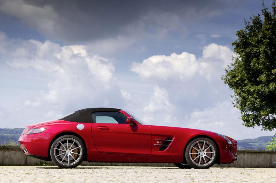  Mercedes-Benz SLS AMG Roadster 2011 года  (фото 37 из 183)